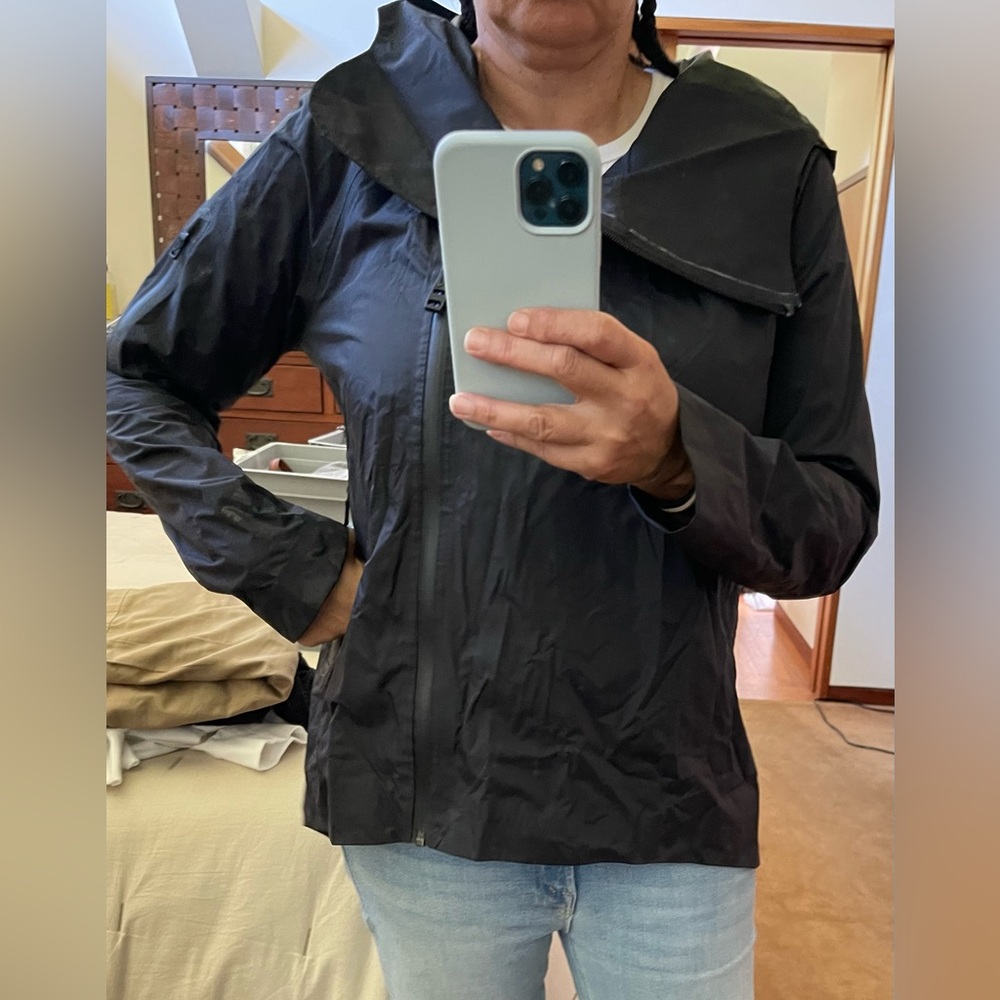 Nike Light Weight Women's Hooded Rain  Jacket M Black - Picture 13 of 16